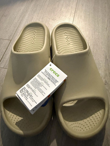 Crocs beige croslite slider - crocs,